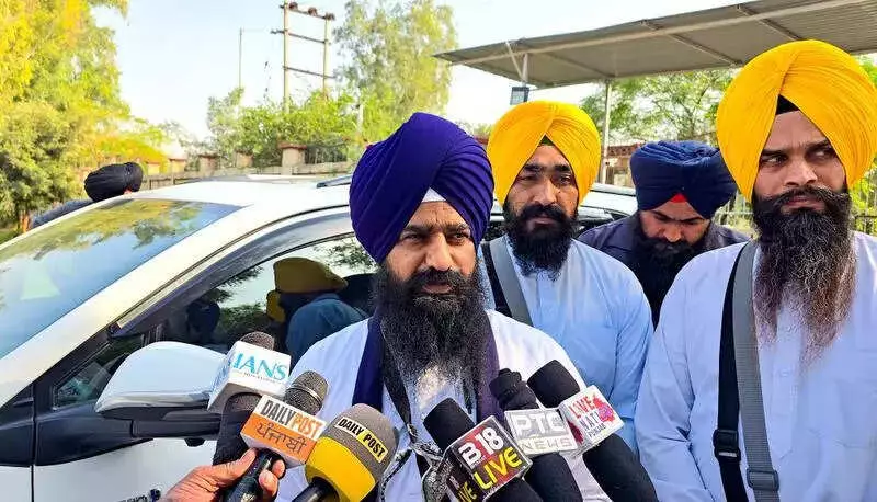 Akal Takht Jathedar Visits Family of Jalandhar Minor Rape Victim, Demands Justice