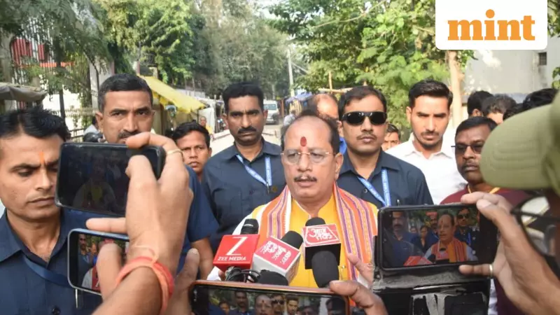 Bihar Deputy CM Vijay Kumar Sinha's Convoy Attacked: RJD Supporters Hurl Slippers, Chant 'Murdabad' | Shocking Video Surfaces