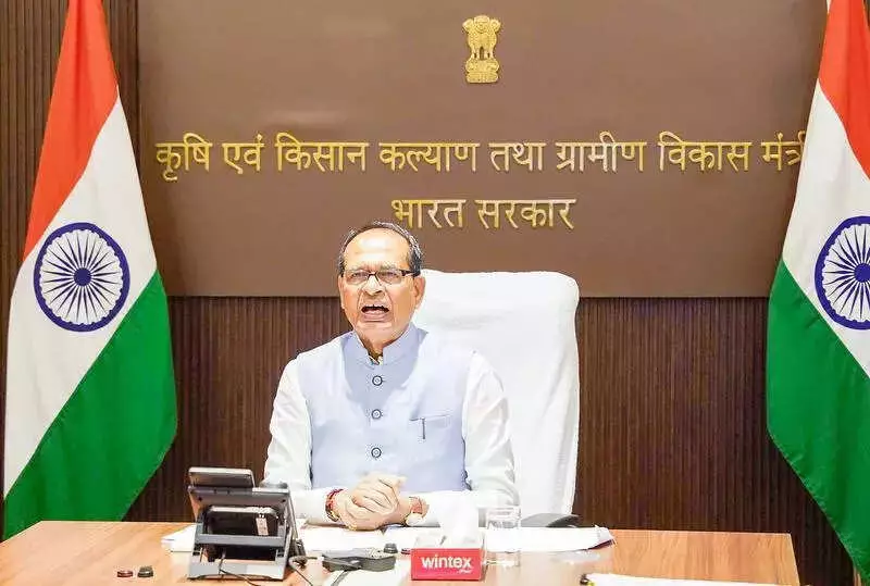 Chouhan Visits Punjab's Green Village Ransinh Kalan For Farmers' Talks