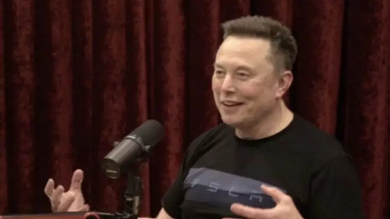Doctor Raises Alarm: Elon Musk's Rapid Aging Sparks Health Concerns After Joe Rogan Appearance