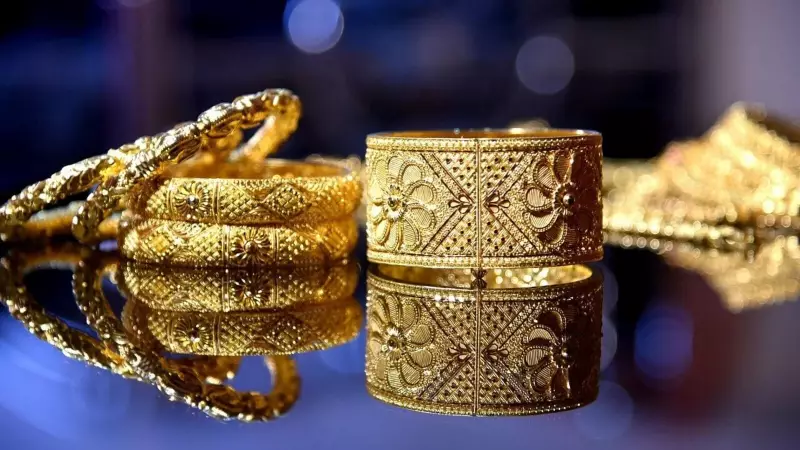 Gold & Silver Prices Drop on Nov 17 Amid Dollar Strength