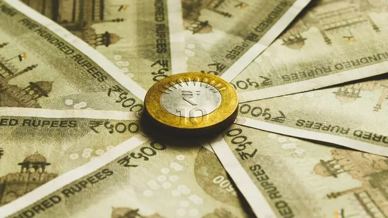 Indian Banks Face Liquidity Crunch: Selling Government Securities to Fuel Credit Growth Amid Deposit Slowdown