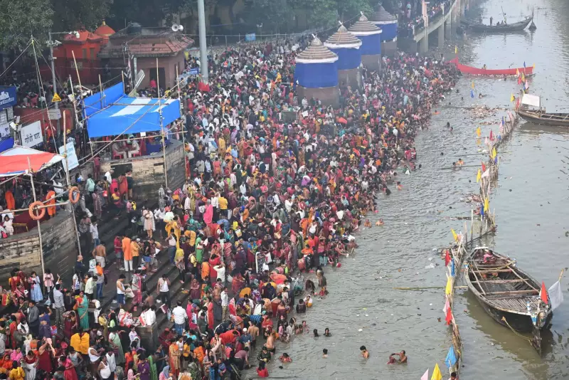 Kartik Purnima 2023: Thousands Take Sacred Dip in Ganga-Punpun Sangam in Spiritual Spectacle
