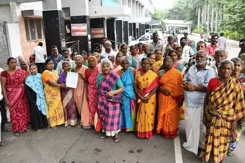 Madurai Vegetable Vendors Protest Over 2-Year Wait for New Shops