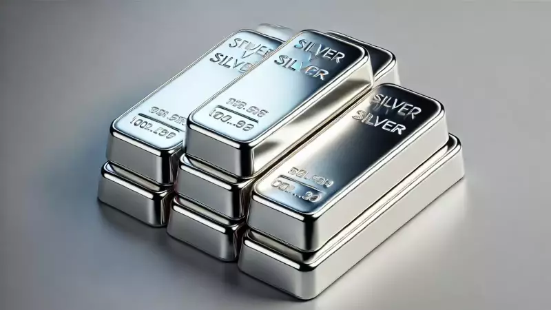 MCX Silver Nears Historic High at ₹1.65L/kg Amid Global Rally