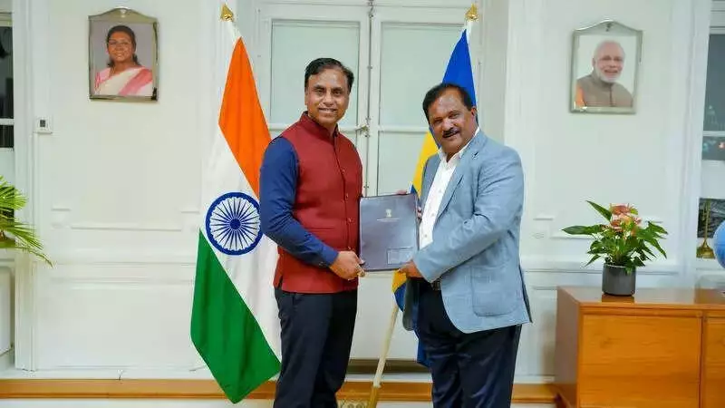 Nagpur Doctor Presents Osteoporosis Innovation in Paris & Sweden