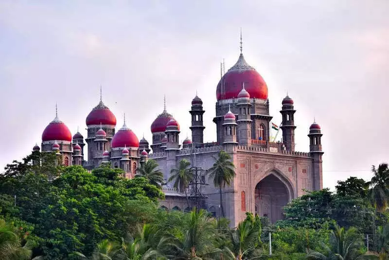 Telangana HC Slams Police Over LOC Against Singapore Couple