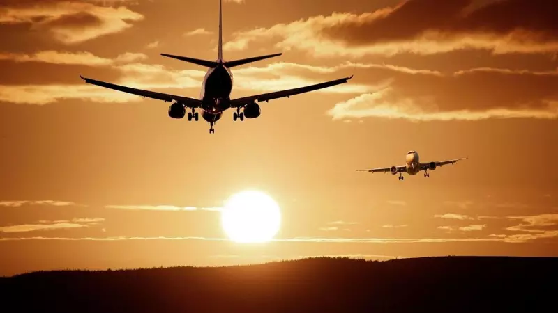 US Airlines Sound Alarm: Government Shutdown Threatens Holiday Travel Chaos