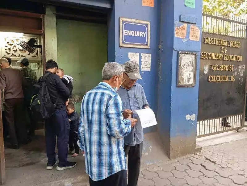 WBBSE Certificate Rush: Elderly Queue for SIR Documents in Kolkata