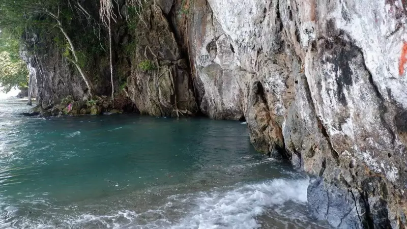 World's Shortest Rivers: 10 Incredible Waterways Under 100 Meters Long!