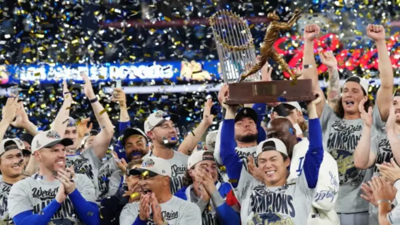 Yoshinobu Yamamoto Lands in LA with World Series Trophy, Igniting Dodgers Frenzy Across City