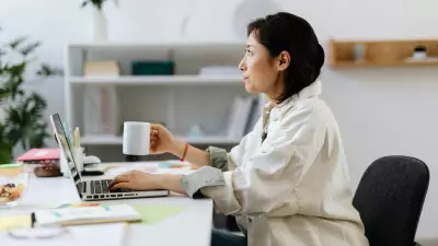 Desk Job Back Pain: 5 Doctor Tips for 2025 Office Workers