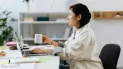 Desk Job Back Pain: 5 Doctor Tips for 2025 Office Workers