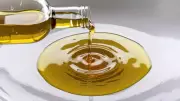 Olive Oil vs Vegetable Oil: Which is Better for Heart Health?