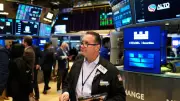 US Stocks Climb as Shutdown Fears Ease, Tech Rebounds