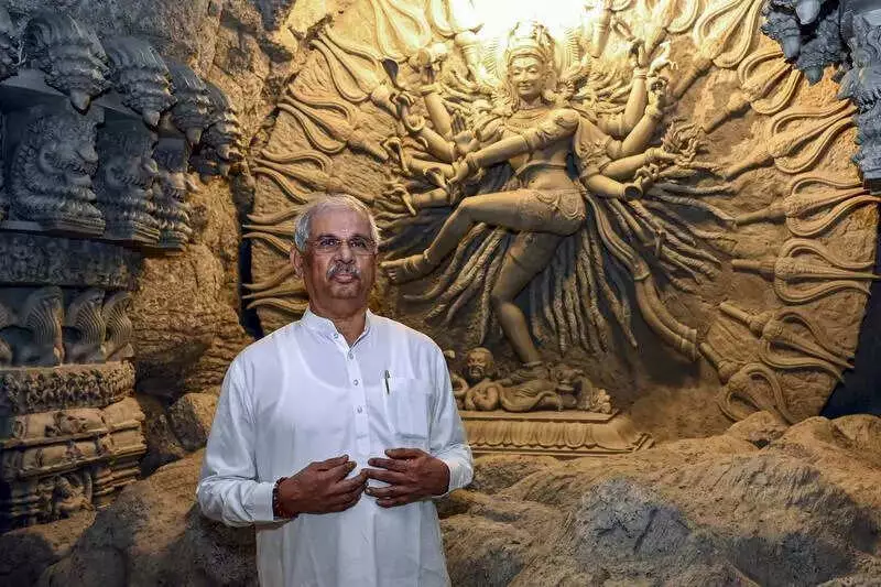 Kerala Governor Directs VCs on Vande Mataram 150th Year, Campus Discipline