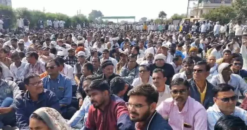 Massive Farmer Protest on Agra-Mumbai Highway Suspended After Demands Forwarded