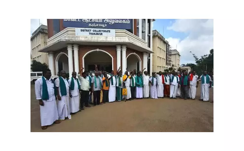 Thanjavur Farmers Protest Karnataka's Mekedatu Dam Plan at Collector's Meet