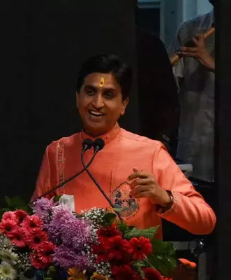 Kumar Vishwas Enthrals Lucknow with Poetry Tribute on Atal Bihari Vajpayee's Birth Anniversary