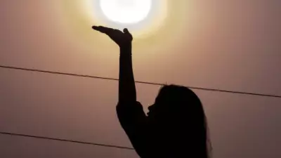 Why Can't We Touch the Sun? The Mind-Blowing Facts Behind Its Size and Heat