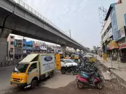 Chennai's 100 Feet Road: 6th Lane Rendered Useless by Encroachments, Causes Traffic Chaos