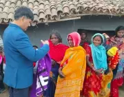 Garhwa SDO's 27-Day Drive Provides Warm Clothes to 7,000 Needy in Winter