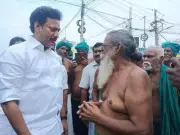 Trichy Farmers Stage Hunger Strike, Demand ₹30k/Acre Compensation & Loan Waivers