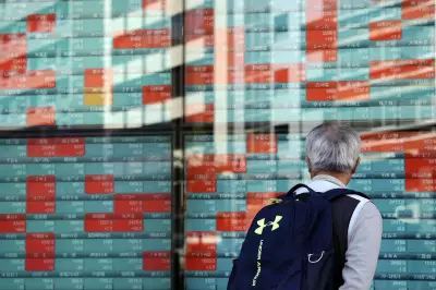 Asian Markets Rise as Yen Weakens, Wall Street Pulls Back from Record High