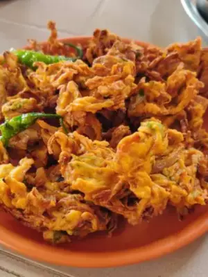 Beyond Aloo: 8 Lesser-Known Pakora Varieties to Try This Monsoon