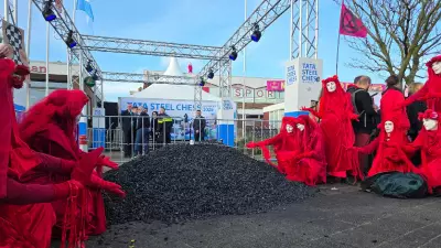 Climate Activists Disrupt Tata Steel Chess Tournament with Coal Protest