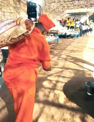 Gavi Mutt Seer's Humility Goes Viral: Carries Rice Bag for Maha Dasoha at Koppal Fair