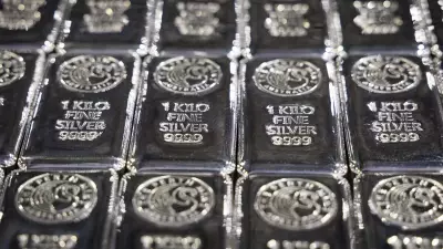 Silver Soars 1.9% on MCX, Gold Gains as 2025 Rally Continues