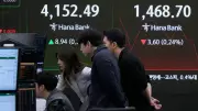 Asian Markets Fall as Yen Surge Hits Japanese Exporters, US Tariff Fears Loom