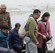 Buxar DM Inspects Gokul Reservoir, Directs Officials to Protect Migratory Bird Habitat