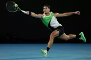 Carlos Alcaraz Dominates Walton in Australian Open First Round, Eyes Grand Slam