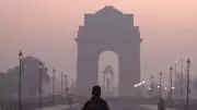 Delhi AQI at 288: Smog Blankets Capital, Flights Hit by Poor Visibility