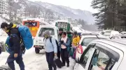 Heavy Snowfall in Himachal Pradesh: Over 1,250 Roads Closed, Tourists Flock Amid Disruptions