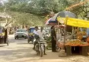 Hubballi's New Roads Turn Into Illegal Vending Havens, Residents Blame HDMC Negligence