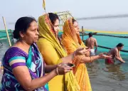 Kanpur Devotees Brave Chilly 3.6°C for Makar Sankranti Holy Dip in Ganga