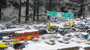 Manali Snowfall Crisis: Tourists Stranded, Trek 20km Amid Freezing Temperatures
