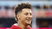 Patrick Mahomes Reacts to Caleb Williams' Miracle Throw in Bears' Playoff Loss
