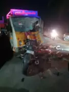 Salem Road Accident: 3 Youths Killed in Van-Bike Collision Near Mettur