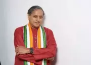 Shashi Tharoor Ends Congress Rift Speculation, Vows to Campaign for UDF