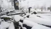Srinagar Airport Halts All Flights as Heavy Snowfall Disrupts Air Travel