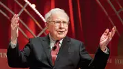 Warren Buffett's One-Page Contract Rule: Why Trust Trumps Legal Pages
