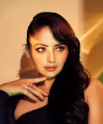 Zoya Afroz Wins Acclaim for Her Powerful Role in Netflix Thriller 'Taskaree'