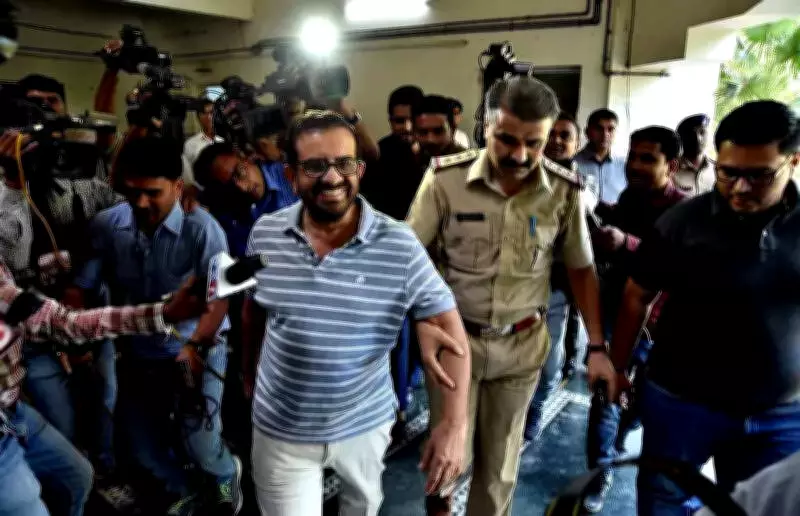 Surat Police Issue Look-Out Circulars in Rs 1,928 Crore Fraud Case