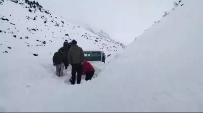 Himachal Pradesh Hit by Fresh Snowfall, Avalanches Block Key Highway