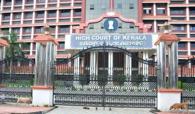 Kerala High Court Issues Notice in Waqf Land Encroachment Case Against Church