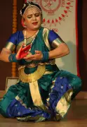 Bharatanatyam Artist Shilpa Delivers Powerful Performance at Pracheen Kala Kendra